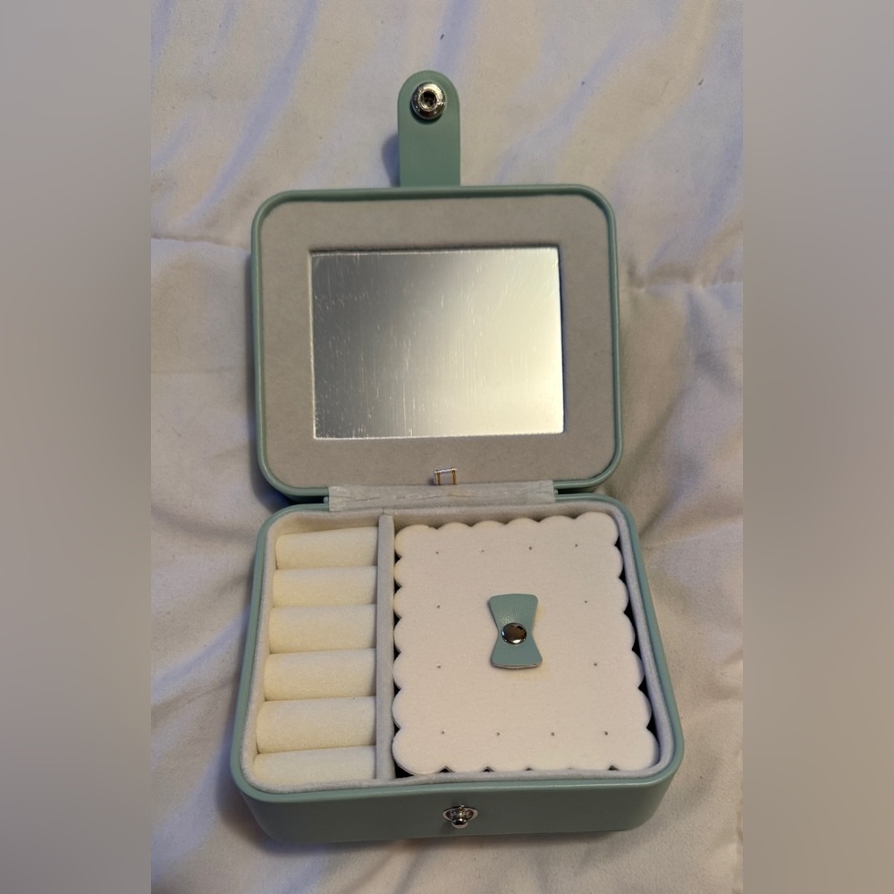 Elegant Mint Green Quilted Women's Travel Jewelry Case - Picture 2 of 13